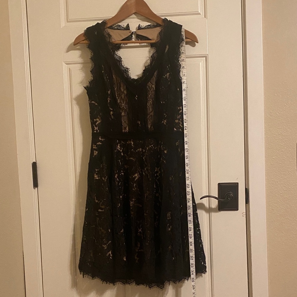Heartloom Sera Black Lace Sleeveless V-Neck Dress